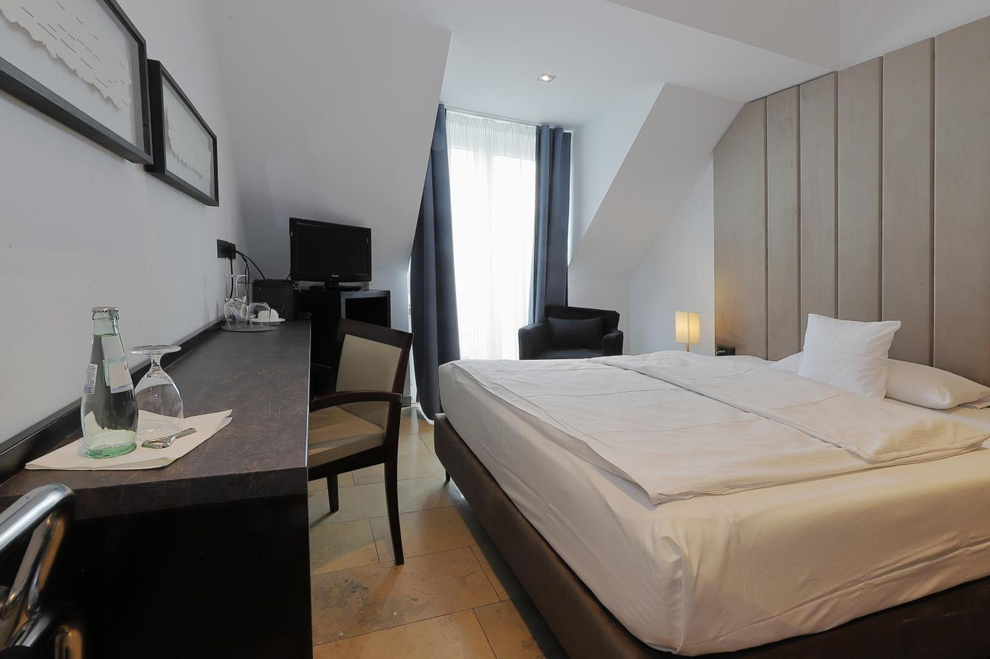 Devin Art Hotel ดุสเซลดอร์ฟ ภายนอก รูปภาพ